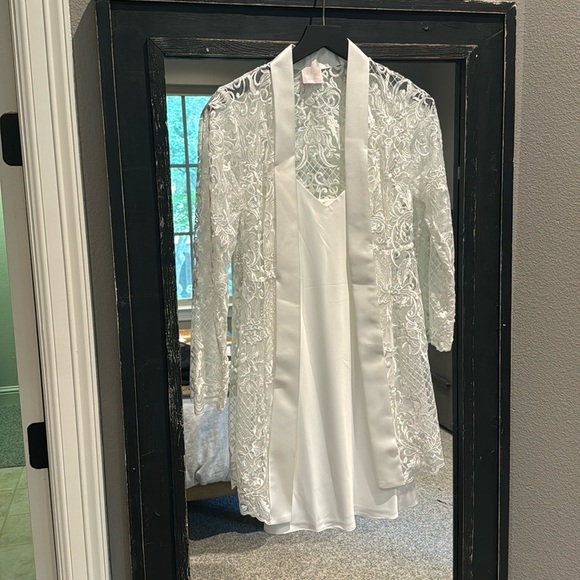 COPY - Le Rose Robe - Picture 3 of 3